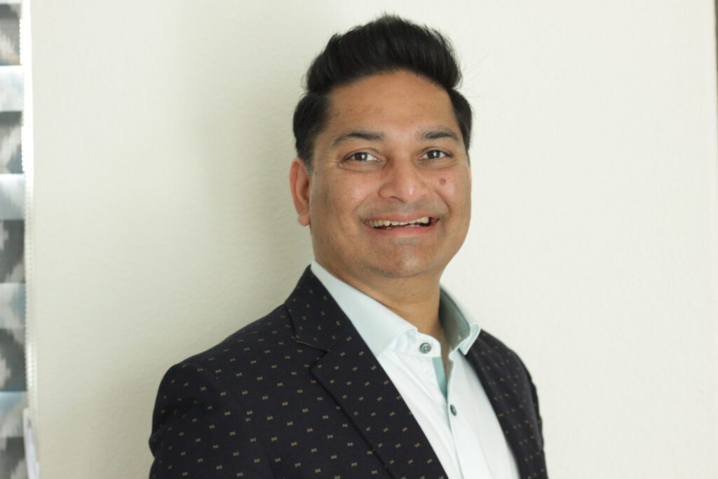 Photo portrait of Naresh Desai